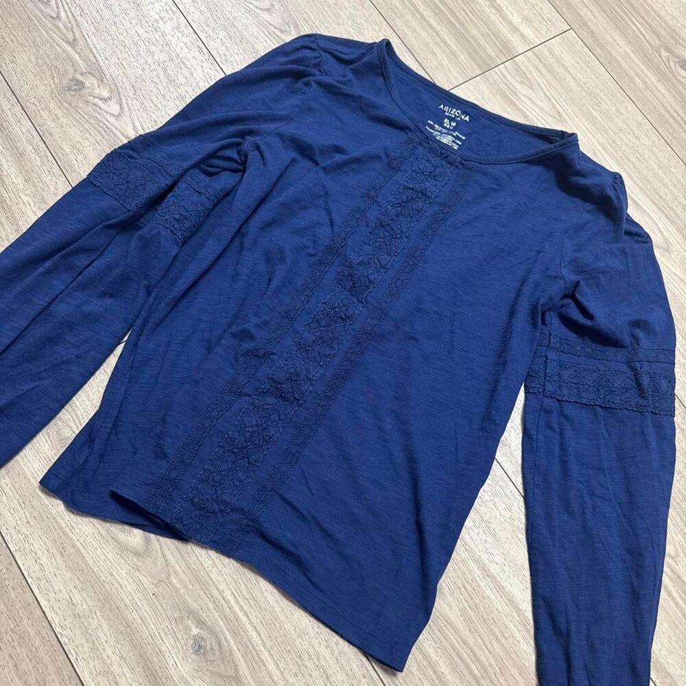Aeropostale Women's Navy and Blue Blouse